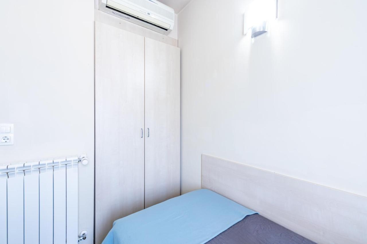 Residencia Universitaria Giner de Los Ríos Alcalá de Henares Exterior foto
