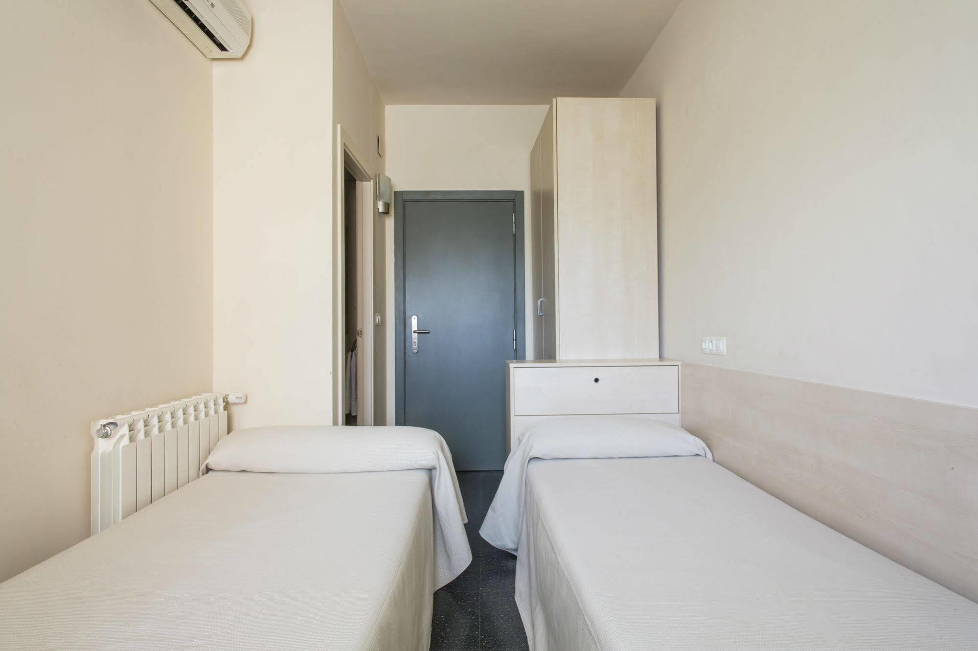Residencia Universitaria Giner de Los Ríos Alcalá de Henares Exterior foto