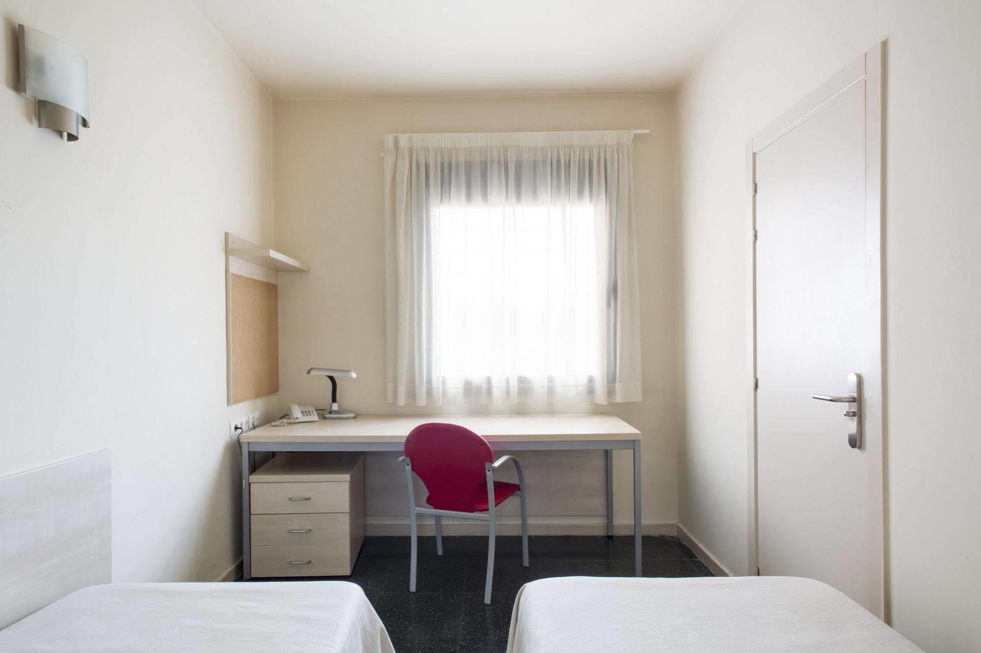Residencia Universitaria Giner de Los Ríos Alcalá de Henares Exterior foto