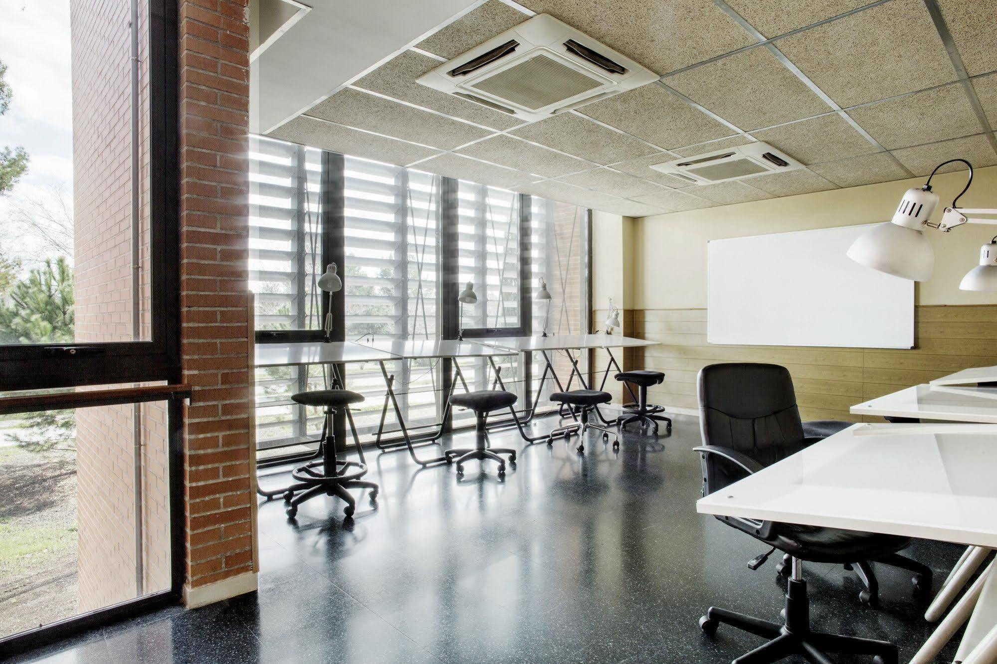 Residencia Universitaria Giner de Los Ríos Alcalá de Henares Exterior foto